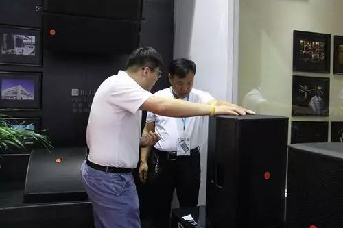 剧场榴莲网站在线观看灯光