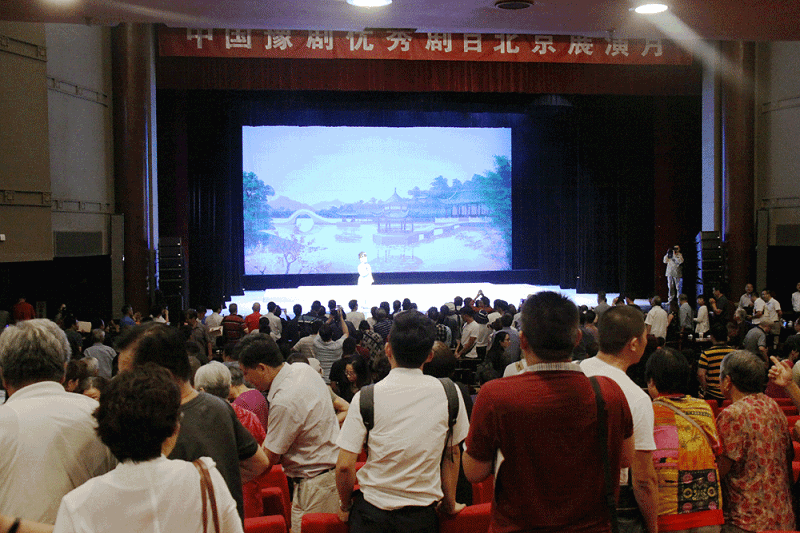 戏曲舞台中的舞台榴莲网站在线观看的作用