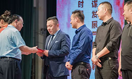 榴莲视频在线免费观看董事长张新峰应邀出席漯河职业技术学院办学20周年校庆大会