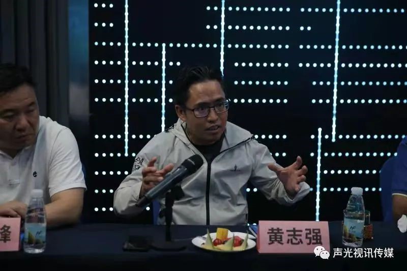 ZOBO董事长张新峰作为声光视讯行业联盟代表赴豫芒温暖灾区，传递爱心