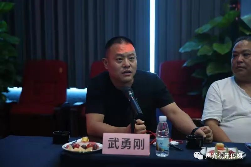 ZOBO董事长张新峰作为声光视讯行业联盟代表赴豫芒温暖灾区，传递爱心