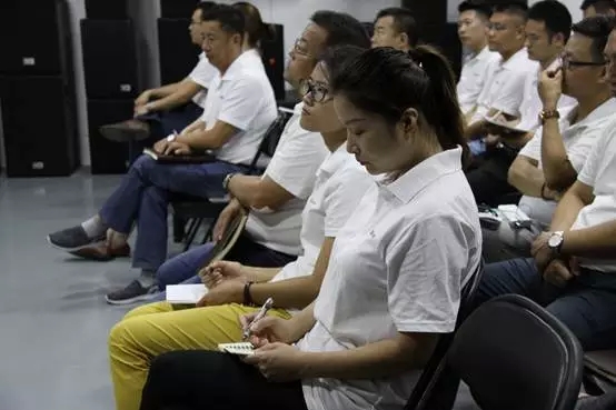 ZOBO榴莲视频在线免费观看年中员工培训