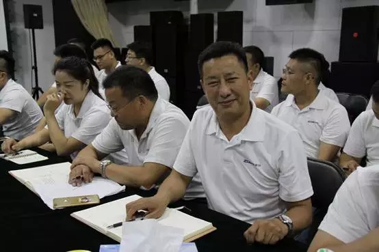 ZOBO榴莲视频在线免费观看年中员工培训