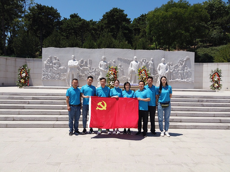 “缅怀先烈 传承初心”—ZOBO榴莲视频在线免费观看党支部参观无名英雄纪念碑活动