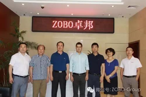 欢迎中国演艺设备协会理事长朱新村和BOSE全球销售总监福娃莅临榴莲视频在线免费观看