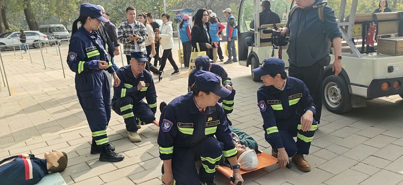 PRS榴莲网站在线观看为北京人防浩天志愿者救援队潭柘寺服务站成立揭牌仪式保驾护航