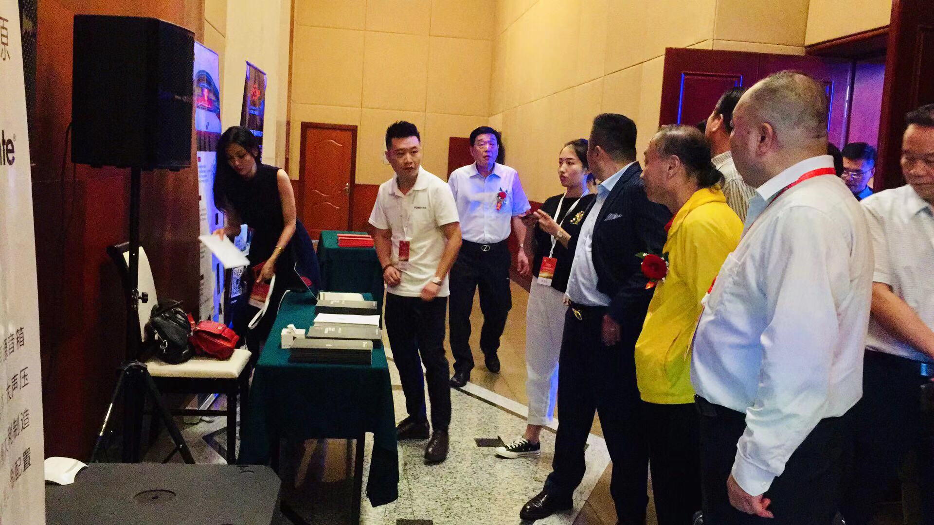 榴莲视频在线免费观看应邀出席中国演艺设备技术协会陕西办事处成立大会并做技术展示