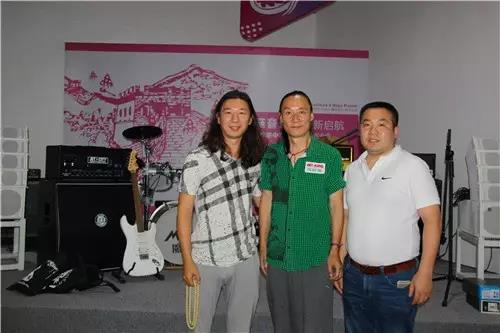 ZOBO榴莲视频在线免费观看 唐朝乐队老五刘义军 吉他中国姜伟 Montarbo 擦出爱的火花
