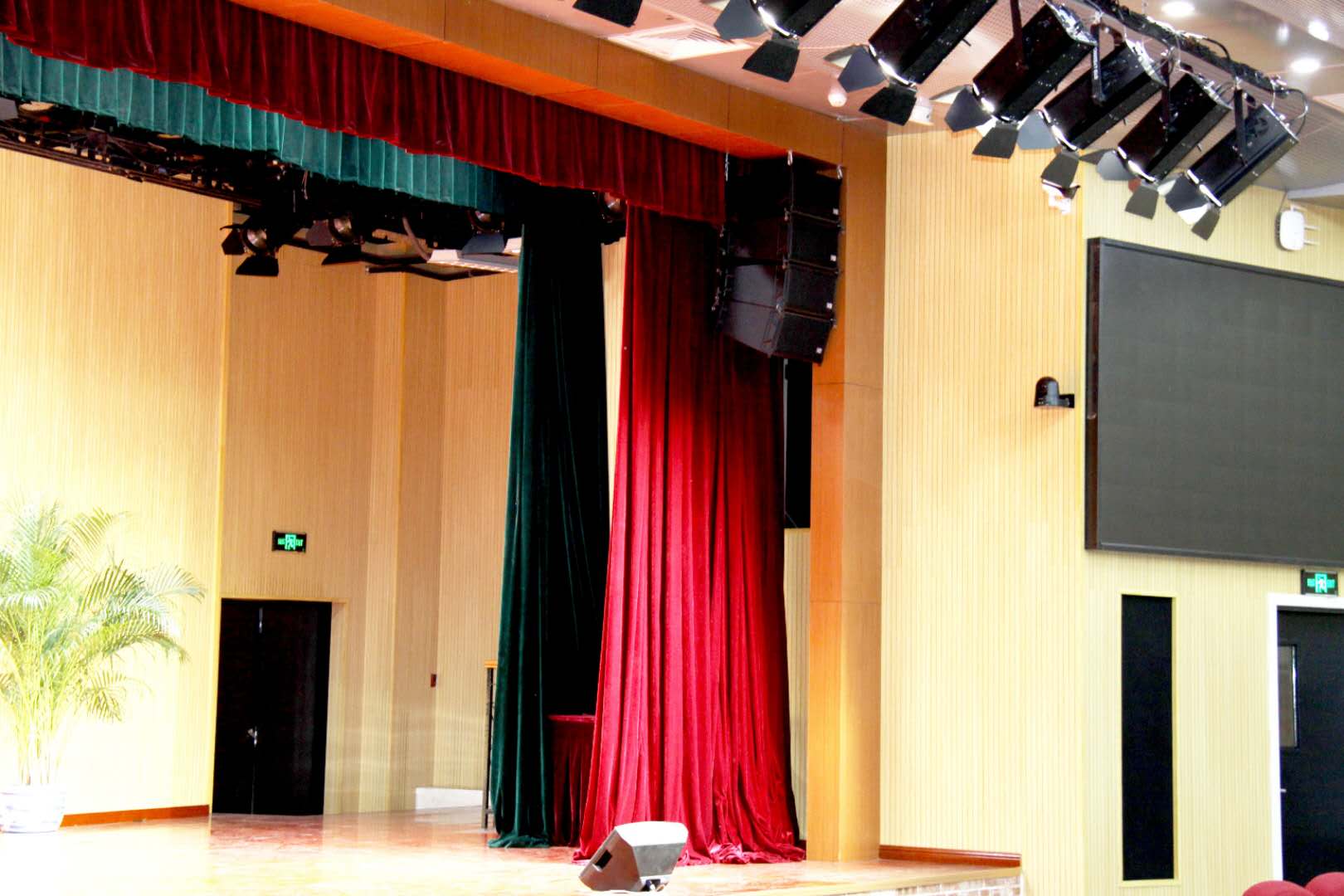 榴莲网站在线观看设备在舞台演出中的应用