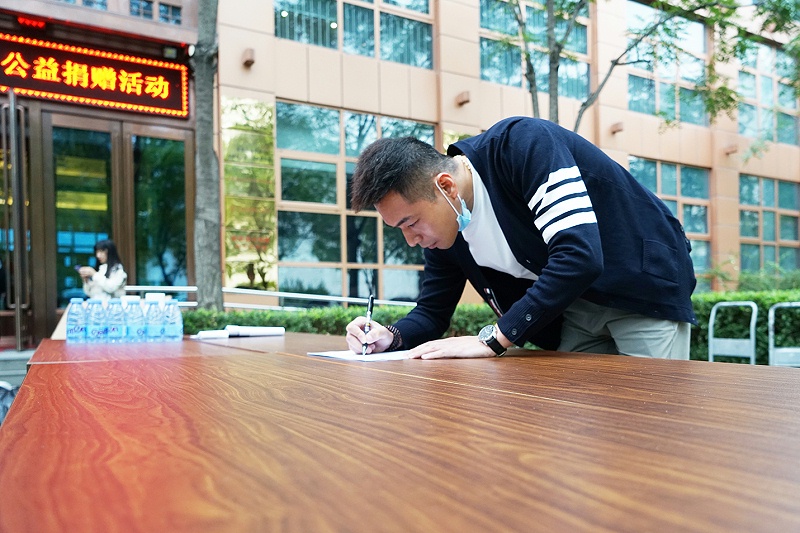 显党员风范 行企业担当 | ZOBO榴莲视频在线免费观看“爱在蓝天下”公益捐赠一直在行动