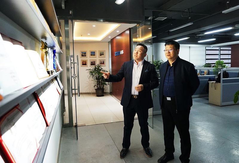 热烈欢迎中国演艺设备技术协会理事长等领导一行莅临ZOBO榴莲视频在线免费观看调研指导