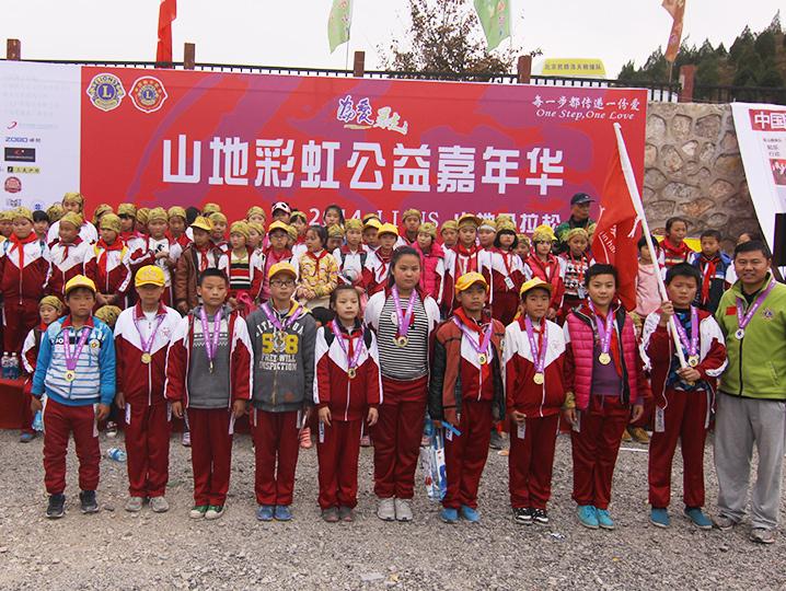 以爱之名，贴地疾行
