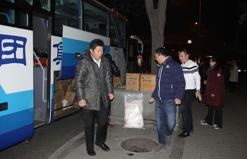 2爱照涞源，ZOBO榴莲视频在线免费观看党支部寒冬送暖扶贫活动