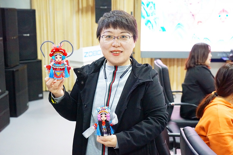 ZOBO榴莲视频在线免费观看工会丨举办体验非遗之美-制作北京绢人的“女神节”活动